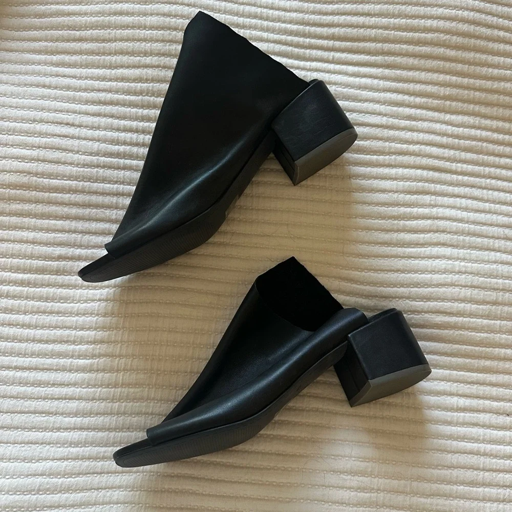 Kelsi Dagger Black Open-Toe with block heels - Picture 3 of 5